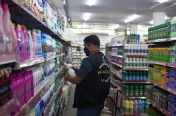 Procon-AM apreende mais de 15 Kg de sabonetes fora da validade em supermercado de Manaus