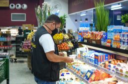 Procon-AM apreende mais de 90 Kg de alimentos em supermercado na Zona Norte de Manaus