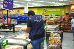 Procon-AM apreende mais de 130 Kg de alimentos em comércios nas zonas norte e sul de Manaus