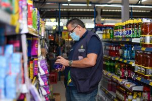 Imagem da notícia - Procon-AM apreende mais de 100 Kg de produtos em supermercado na zona leste de Manaus