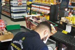 Procon-AM apreende mais de uma tonelada de produtos em supermercado na zona leste de Manaus