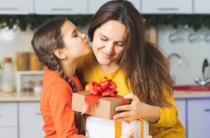 Procon-AM divulga pesquisa realizada pela Fecomércio de intenção de compras do Dia das Mães