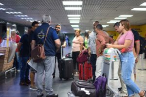 Procon-AM intervém para garantir direitos de passageiros com voo cancelado para Carauari