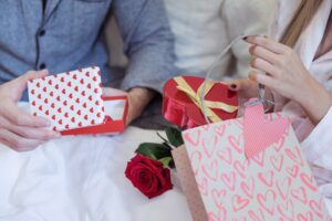 Imagem da notícia - Procon-AM orienta consumidores para as compras de presentes do Dia dos Namorados