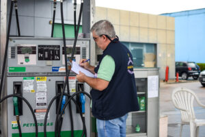 Procon-AM divulga pesquisa semanal de preços de combustíveis